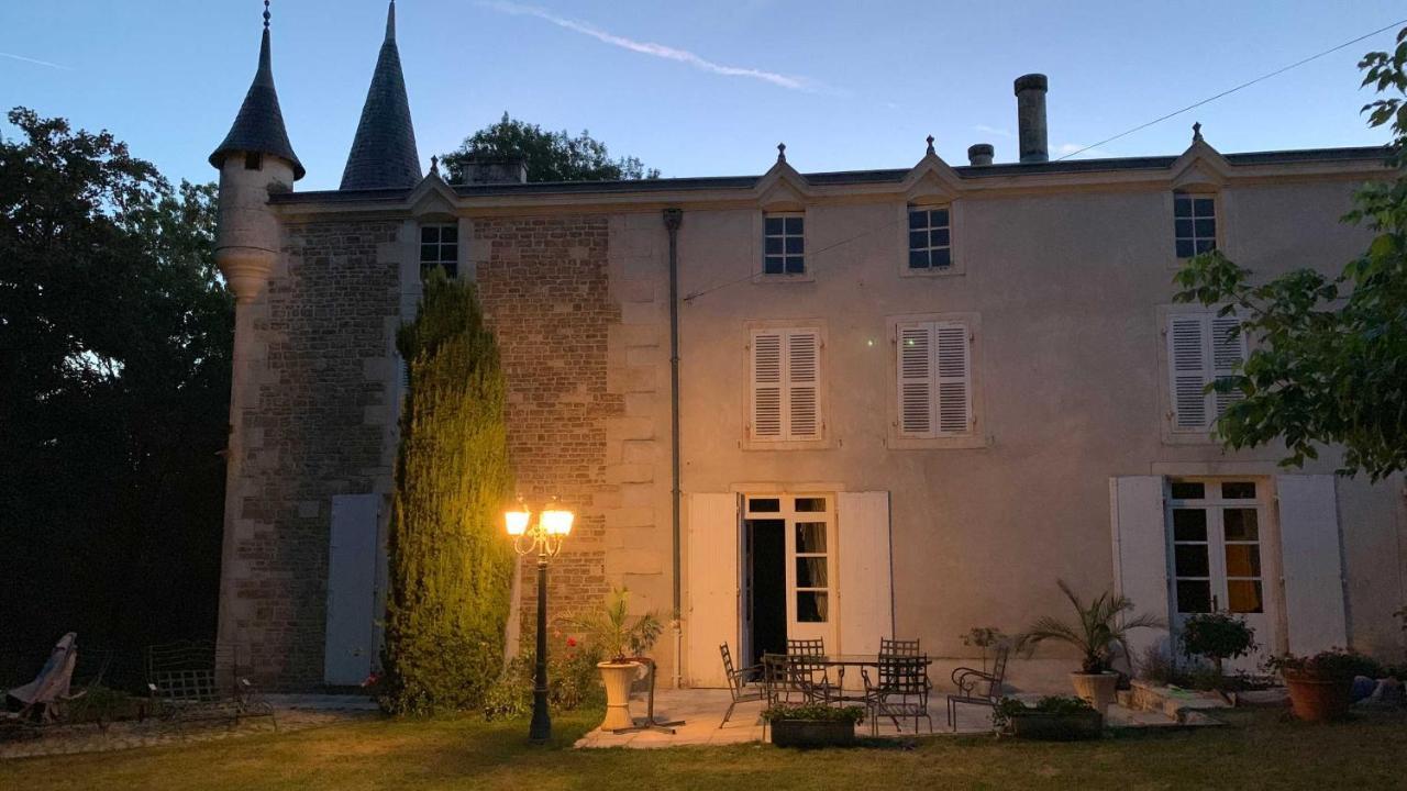 Mazette! Le Chateau Niort Bagian luar foto